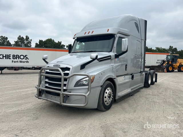 2020 Freightliner Cascadia 126 6x4 T/A Sleeper Truck Tractor