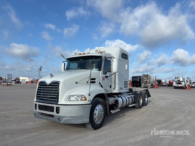 2013 Mack CXU613 6x4 トラックトラクター（T/A）