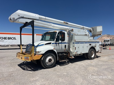 Altec AA755L 56 ft on 2004 International 4300 4x2 Cable Placer Camión con Canastilla