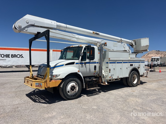 Altec AA755L 56 ft on 2004 International 4300 4x2 Bucket Truck