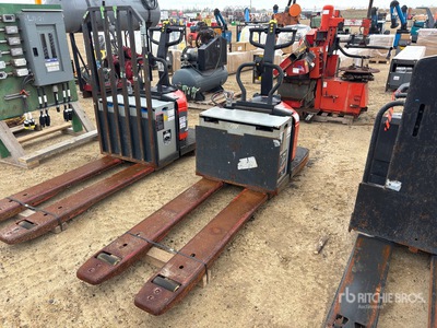 2015 Linde EWR27 6000 lb Electric Ride On Palletwagen