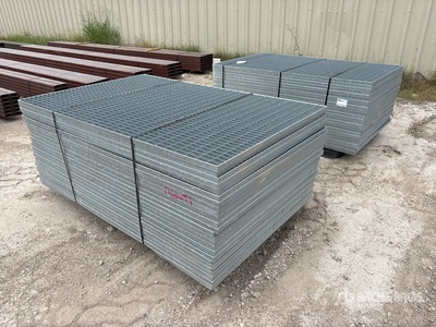 Quantity of (2) Pallets of Stow Ovar Mfg 30 in x 74 in Sewer Grates その他 - 店舗 & 倉庫
