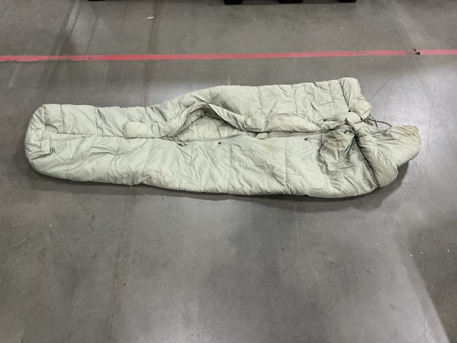 (40) Sleeping Bags (40) Sleeping Bags
