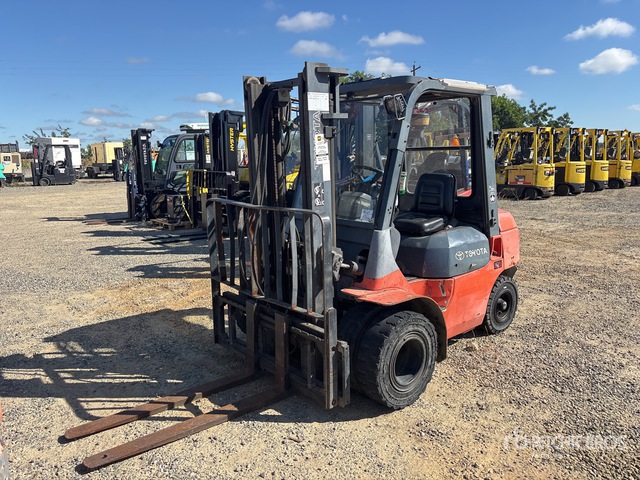 1999 Toyota 7FDU25 5100 lb Pneumatic Tire Forklift
