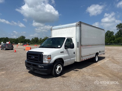 2022 Ford E-350 4x2 Furgoneta caja cerrada