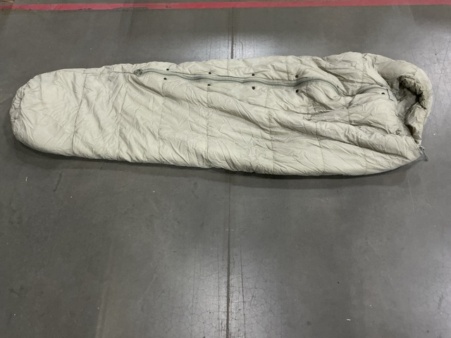 (48) Sleeping Bags