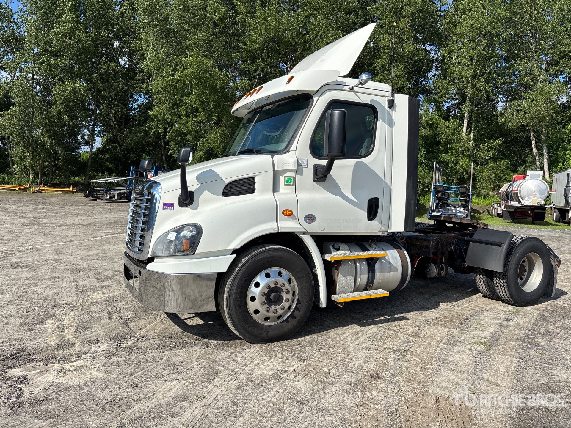 2017 Freightliner Cascadia 113 4x2 S/A Day Cab Truck Tractor
