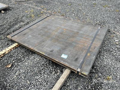 Quantity of (2) 2025 Kit Containers 5 ft x 6 ft 3 in (1 in Thick) 1 In. ألواح الصلب