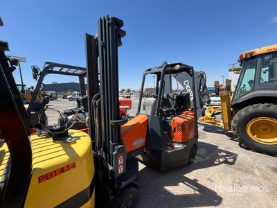 2007 Aisle Master 44S 4400 lb Cushion Tire Chariot Élévateur