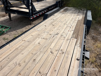 2014 Load Trail 15920 lb 30 ft Tri/A Gooseneck Equipment Trailer