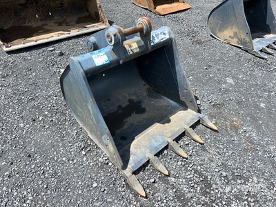 36 in Digging Excavator Bucket