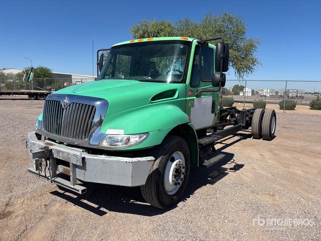 2006 International 4300 4x2 Cab and Chassis