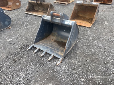 34 in Digging Excavator Bucket
