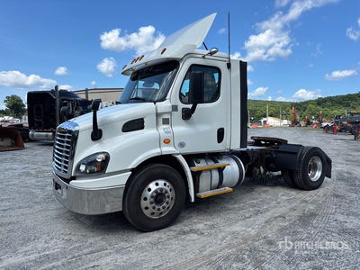 2017 Freightliner Cascadia 113 4x2 Cabeza Tractora Cabina Corta