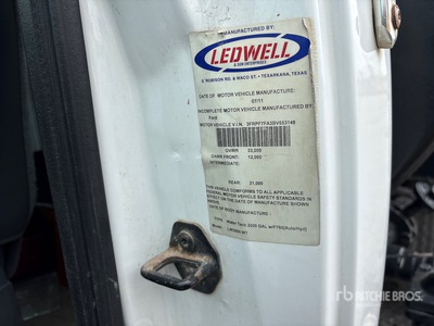 2011 Ford F-750 2000 gal 4x2 Camion à eau