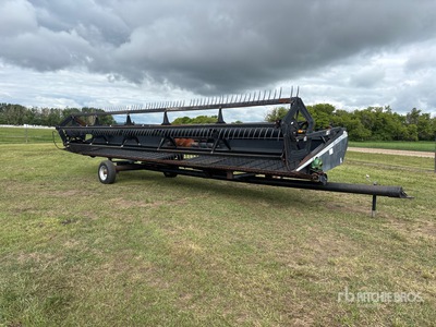 1997 MacDon 960 29 ft Draper Tête de moissonneuse-batteuse