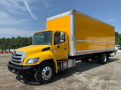 2020 Hino 338 4x2 Furgoneta caja cerrada