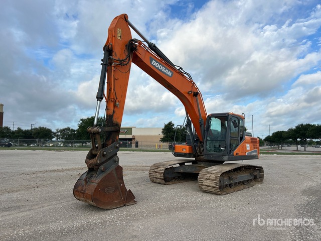 2020 Doosan DX225LC-5 Tracked Excavator