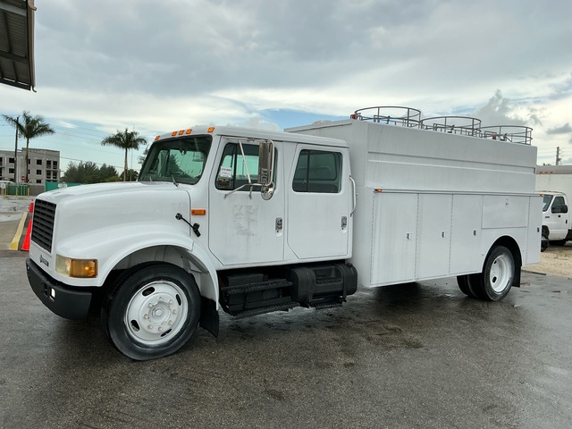 1998 International 4700 4x2 Crew Cab Utility Truck