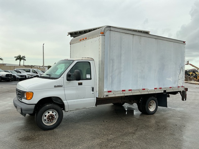 2006 Ford E-350 4x2 Van Truck