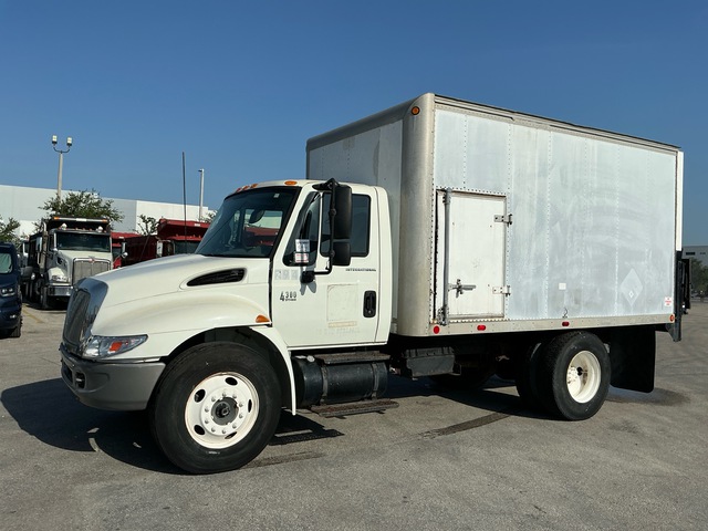 2003 International 4300 4x2 Van Truck