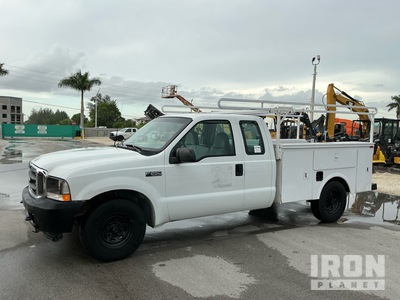 2003 Ford F-250 XL 4x2 Extended Cab Utility Truck