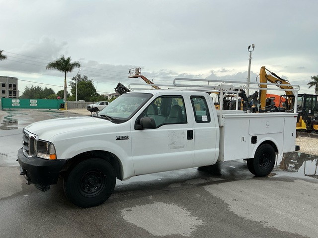 2003 Ford F-250 XL 4x2 Extended Cab Utility Truck