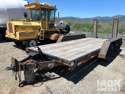 1996 Wilson 720FH 18 ft Tri/A Remolque Portamaquinaria