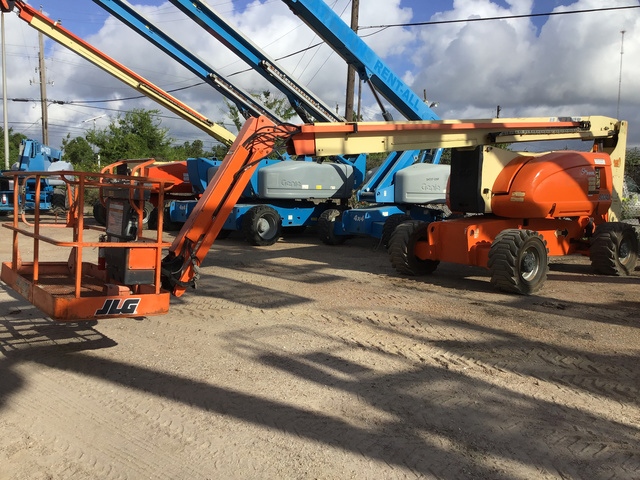 JLG 800AJ 4WD Diesel Articulating Boom Lift