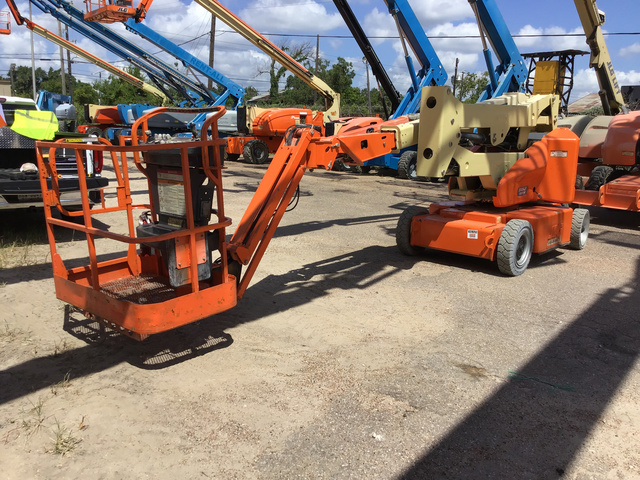 2010 JLG E400AJPN Electric Articulating Boom Lift