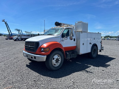 2001 Ford F-650 4x2 Ciężarówka serwisowa