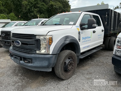 2018 Ford F-450 XL 4x2 Crew Cab Flatbed Truck