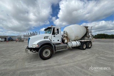 2012 Mack GU813 6x4 ミキサートラック