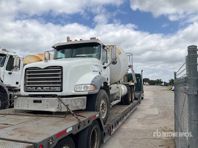 2013 Mack GU813 Mixer Truck