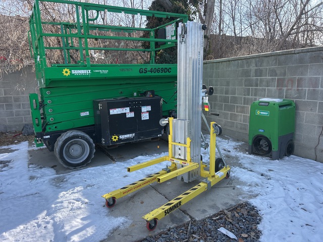 2023 Sumner 2124 Material Hoist