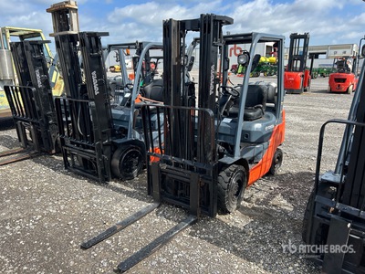 2015 Toyota 8FGU15 2500 lb Pneumatic Tire Chariot Élévateur