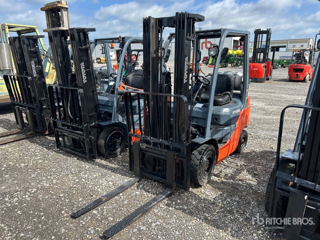 2015 Toyota 8FGU15 2500 lb Pneumatic Tire Forklift