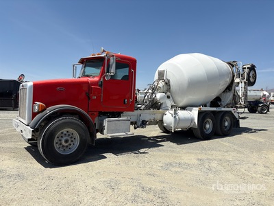 2015 Peterbilt 365 8x4 شاحنة خلاط