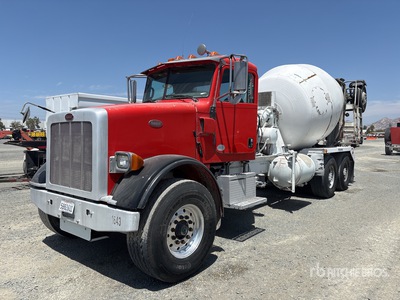 2015 Peterbilt 365 8x4 شاحنة خلاط
