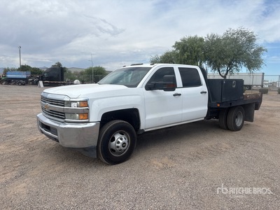 2016 Chevrolet Silverado 2500HD 4x4 Crew Cab Flatbed Truck