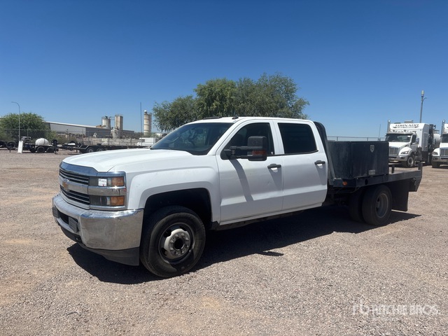 2016 Chevrolet Silverado 2500HD 4x4 Crew Cab Flatbed Truck