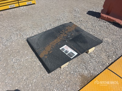 Quantity of (20) 3 ft x 4 ft Black Steel Diamond Plate Divers - Matériaux de construction