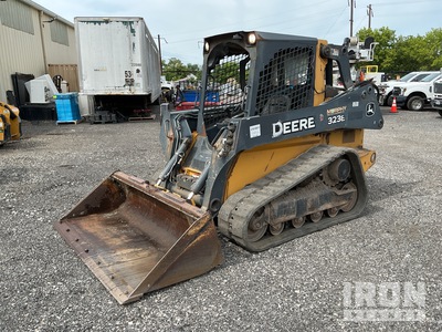 2014 John Deere 323E Two-Speed Compacte Schranklader