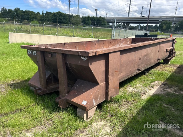 MayFab 22 ft 20 cyd Roll-Off Container