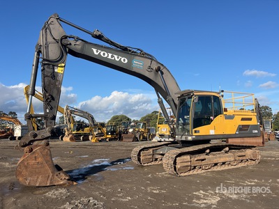 2017 Volvo EC300DL حفارة بجنزير