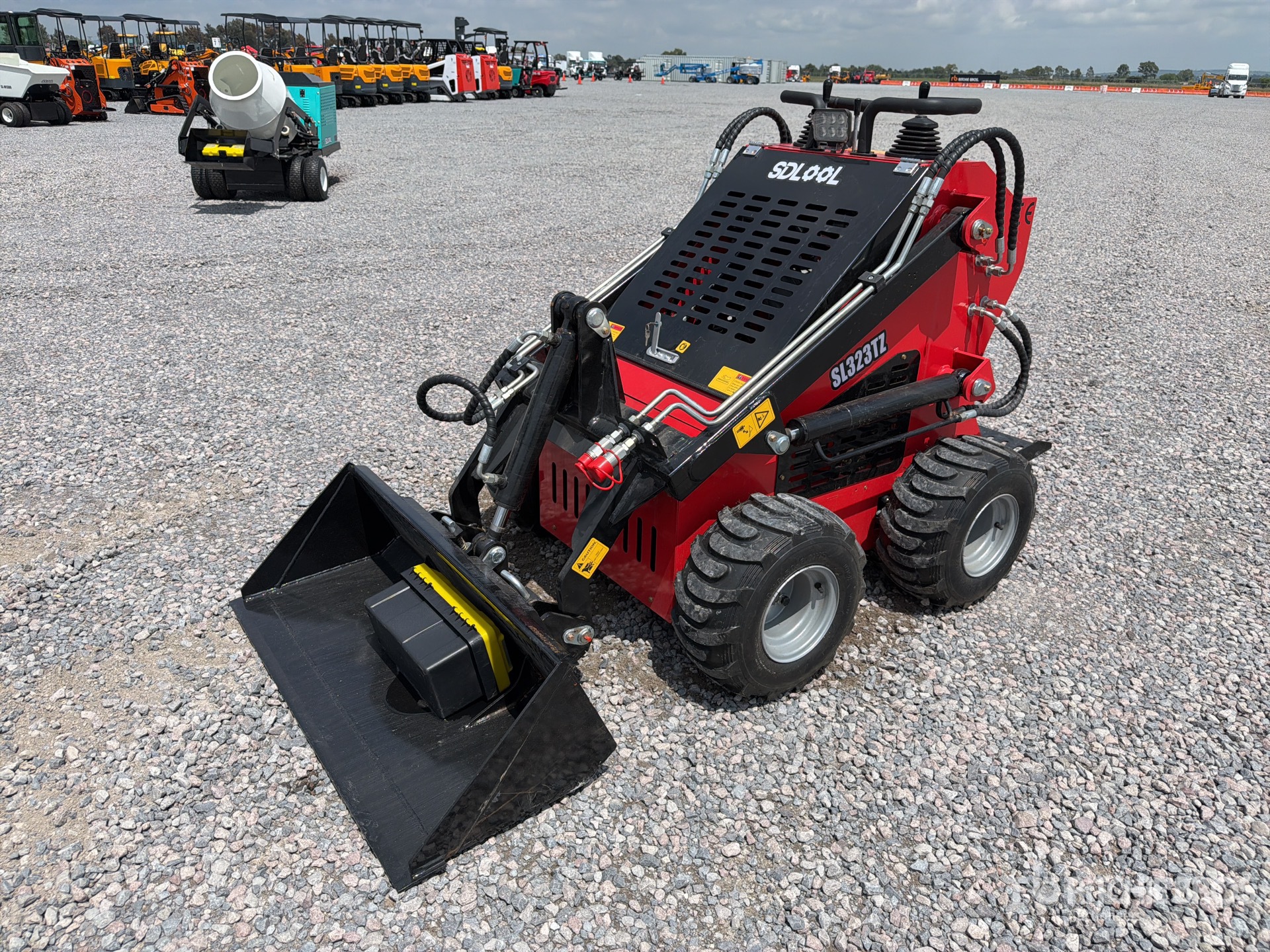 2026 SDLOOL 323W Mini Minicargador / Mini Skid Steer Loader (Unused)