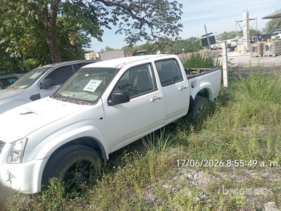 2013 Chevrolet D-MAX Crew Cab Pickup (Inoperable)