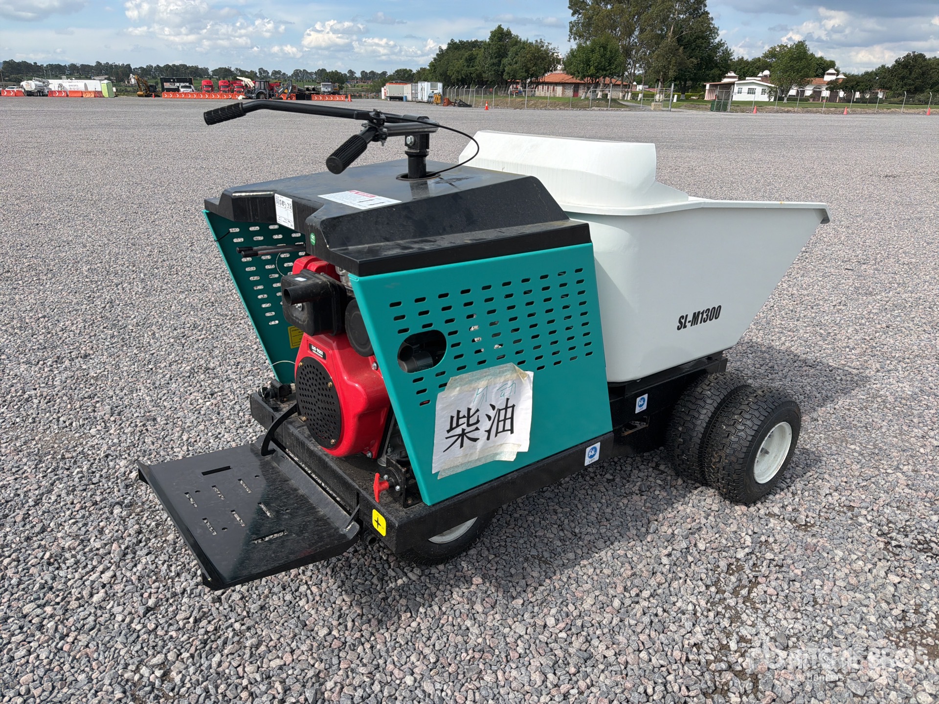 2026 SDLOOL M1300 Stand-On Swivel Mini Volteo de Concreto (Sin Usar) / Concrete Buggy (Unused)