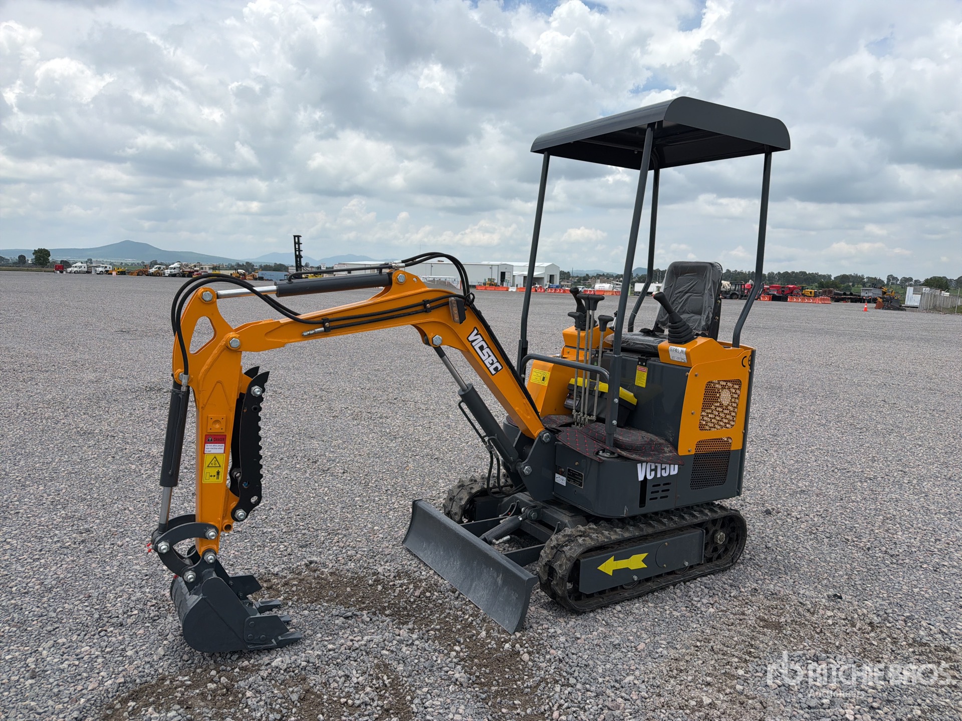 2026 VICSEC 15D Miniexcavadora (Sin Usar) / Mini Excavator (Unused)