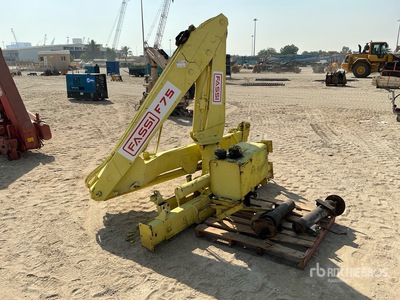 Fassi F75 Knuckle Boom Crane